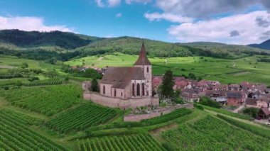 Hunawihr Fransız Köyü Üzüm bağları Arasında, Alsace Eyaleti, Hava Manzarası