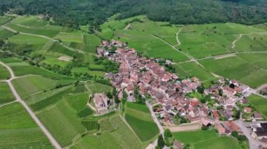 Hunawihr Fransız Köyü Üzüm bağları Arasında, Alsace Eyaleti, Hava Manzarası