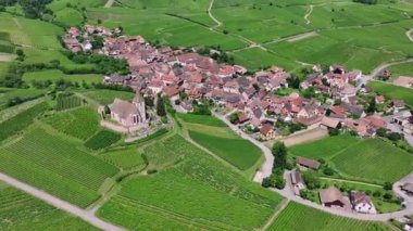 Hunawihr Fransız Köyü Üzüm bağları Arasında, Alsace Eyaleti, Hava Manzarası