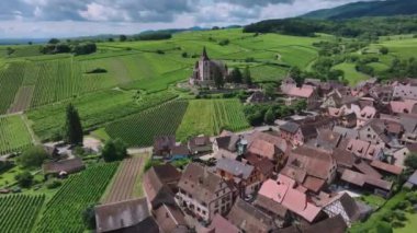 Hunawihr Fransız Köyü Üzüm bağları Arasında, Alsace Eyaleti, Hava Manzarası