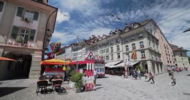 Yazın İsviçre 'de Eski Bern' ün Merkezinde Mimarlık