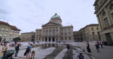 Yazın İsviçre 'de Eski Bern' ün Merkezinde Mimarlık