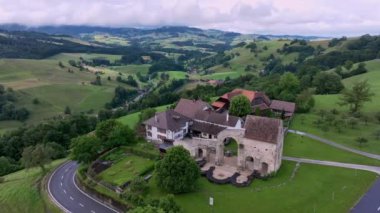 Rueggisberg Manastırı İsviçre Dağları 'nda, hava manzaralı