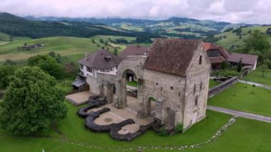 Rueggisberg Manastırı İsviçre Dağları 'nda, hava manzaralı
