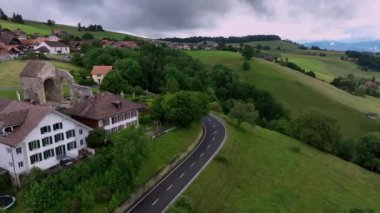 Rueggisberg Manastırı İsviçre Dağları 'nda, hava manzaralı