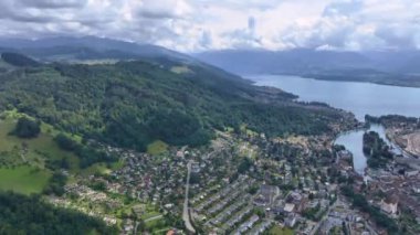 Peyzaj ve Şehirler Thun Gölü yakınlarında, İsviçre, Hava Görüntüsü