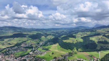 Peyzaj ve Şehirler Thun Gölü yakınlarında, İsviçre, Hava Görüntüsü