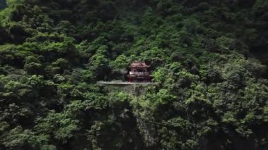 Tayvan Dağları 'nda küçük bir tapınak, Taroko Ulusal Parkı, Hava Manzarası
