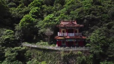 Tayvan Dağları 'nda küçük bir tapınak, Taroko Ulusal Parkı, Hava Manzarası