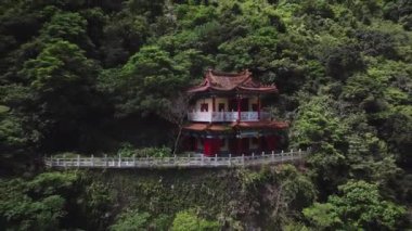 Tayvan Dağları 'nda küçük bir tapınak, Taroko Ulusal Parkı, Hava Manzarası