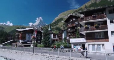 Zermatt 'ın Güzel Central Caddesi Yazın, İsviçre