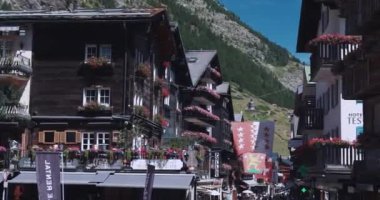 Zermatt 'ın Güzel Central Caddesi Yazın, İsviçre