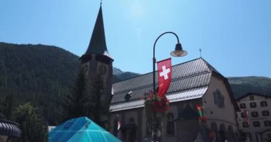 Zermatt 'ın Güzel Central Caddesi Yazın, İsviçre