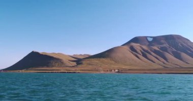 Yazın Svalbard 'ın Vahşi Sahili, Sert Kutup Bölgesi