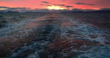 Grönland Denizi 'nde Gün Batımı, Kuzey Kutbu, Svalbard