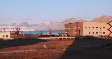 Hayalet Sovyet Piramidi Şehri, Svalbard Yazın, Kuzey Kutbu