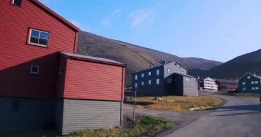 Longyearbyen 'deki Binalar, Yazın Svalbard, Kuzey Kutbu