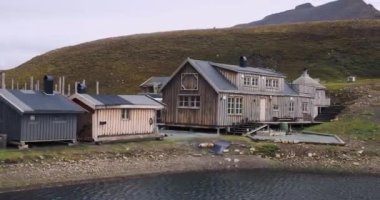 Longyearbyen 'deki Binalar, Yazın Svalbard, Kuzey Kutbu