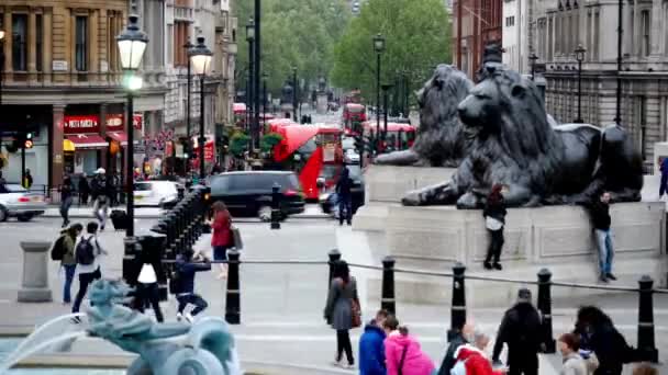 ロンドンのビッグベン トラファルガー広場 イギリス ビッグベン ロンドンの目とウェストミンスターはタイムラプス技術の映像を使用しています — ストック動画