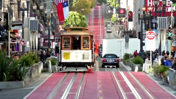 샌프란시스코의 Powell Street에 케이블카 샌프란시스코의 Powell Street에서 역사적인 케이블카 트래픽의 — 비디오
