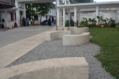 Karawang, 12 Kasım 2023, Karawang Bölge Hastanesi bahçe sandalyeleri