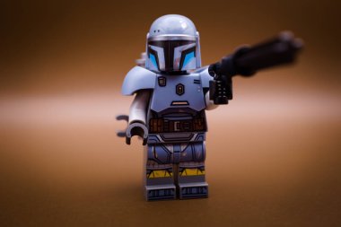 Varşova, Polonya, 25 Eylül 2023.Paz Vizsla, savaşmaya hazır. İşte böyle. Lego Star Wars minyatür figürleri ve diğer tüm tuğlalar LEGO GROUP tarafından yapılır..