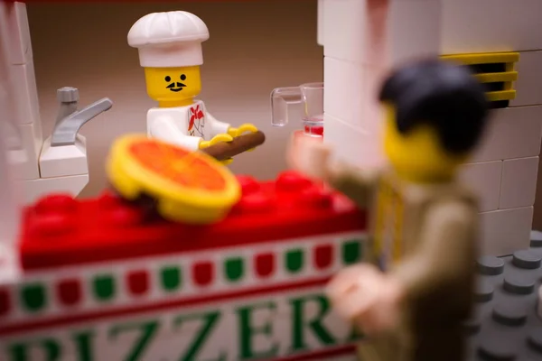 Warschau Polen September 2023 Klaar Voor Pizzabestelling Lego Minifiguur Alle — Stockfoto