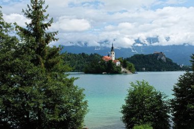 Slovenya 'daki Kanlı Kale' nin güzel manzarası, Bled Lake