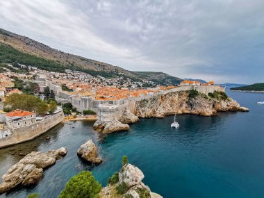 Vista a la distancia de la muralla de Dubrovnik (Ragusa), en el sur de Croacia y lugar del que se han han influrado para crear Desembarco del Rey en Juego de Tronos