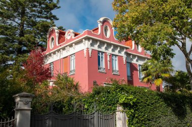 Atina, Yunanistan 'ın merkezindeki eski bir evin renkli yüzü