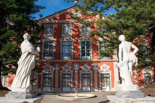 Статуи Перед Историческим Зданием Palace Marques Pombal Oeiras Португалия — стоковое фото