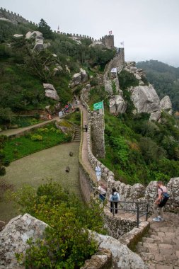 Portekiz, Sintra 'daki kaleyi ziyaret eden turistler, 12 Kasım 2023