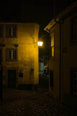 Portekiz 'in eski Porto şehrinde eski bir cadde.