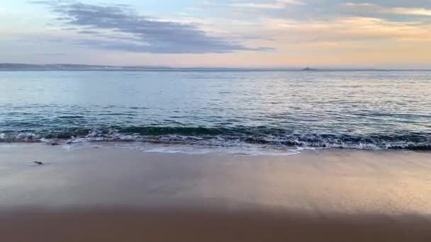 Ανατολή Του Ήλιου Πάνω Από Θάλασσα Και Όμορφο Τοπίο — Αρχείο Βίντεο