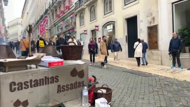 Personnes Promenant Dans Centre Ville Historique Rues Typiques Lisbonne Portugal — Video