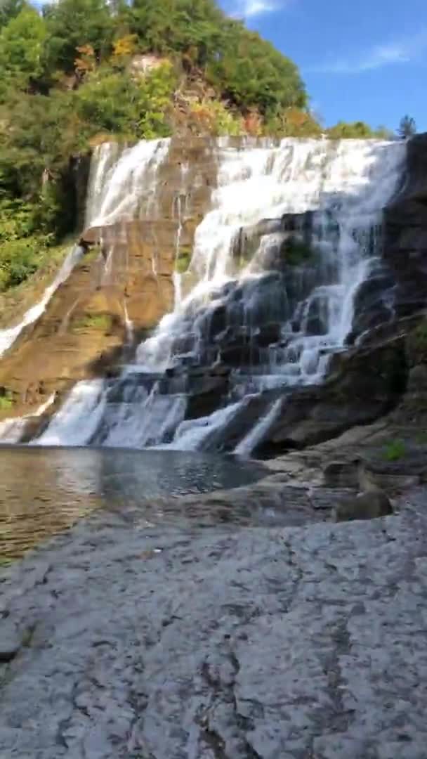 Widok Wodospad Ithaca Nowy Jork Jesienią — Wideo stockowe