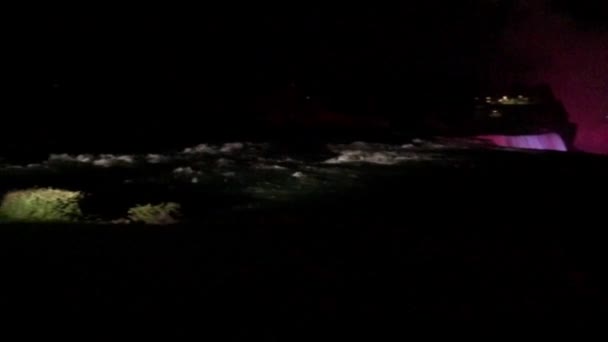 Cataratas Del Niágara Con Iluminación Roja Por Noche — Vídeo de stock
