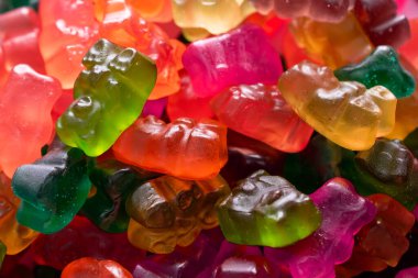 Arka plan olarak renkli ayıcık şekerleri. Üst görünüm.