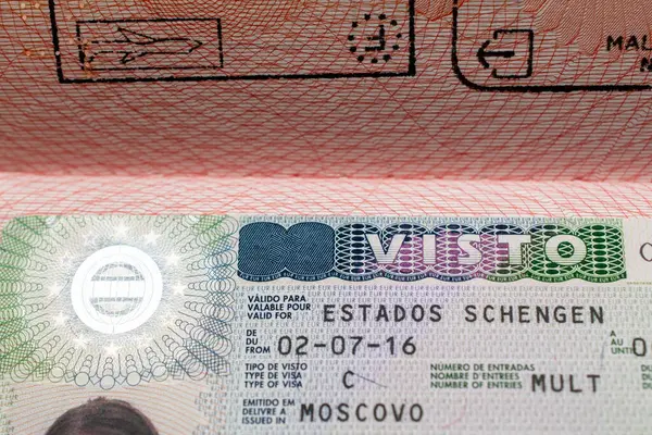 Итальянская Виза Штамп Проездном Паспорте Италия Шенгенская Виза Иммигрант Рабочие — стоковое фото