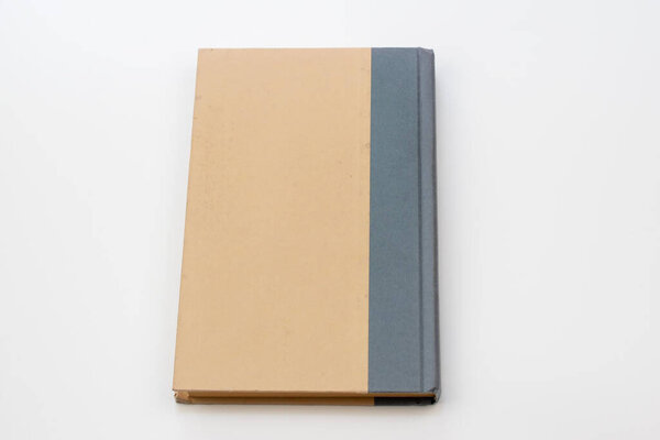 Чистая книга на белом фоне. Снова в школу.