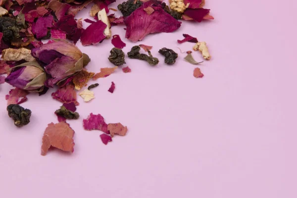 Сушені Пелюстки Троянд Рожевому Фоні Фіолетові Квіти Троянд Крупним Планом — стокове фото
