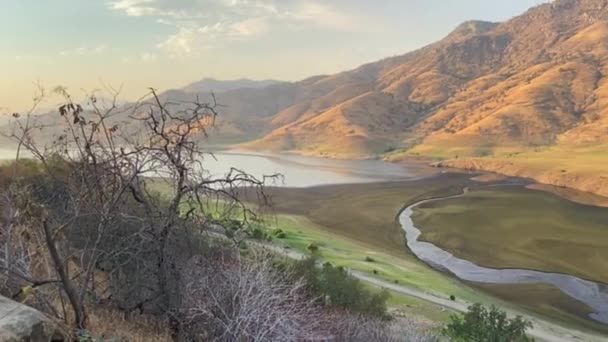 カリフォルニアの丘の背景 渓谷の山の景色 自然の風景 丘や平原での野生生物 — ストック動画