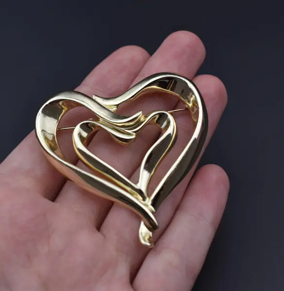Heart Shaped Gold Brooch Hand White Background Close — Stock Photo, Image