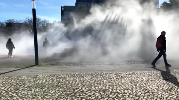 Steam Waterfall Jardins Gua Water Gardens Лиссабон Португалия — стоковое видео
