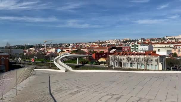 Terraplén Barrio Belem Cerca Del Museo Maat Día Soleado Lisboa — Vídeos de Stock