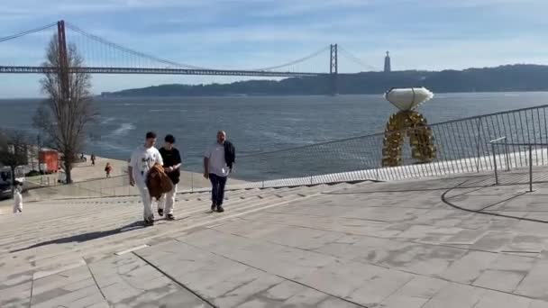 Maat Müzesi Yakınlarındaki Belem Bölgesinde Güneşli Bir Günde Lizbon Portekiz — Stok video