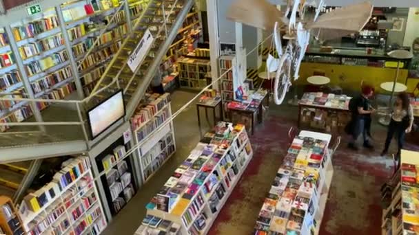 Lx工厂著名书店 艺术中心 葡萄牙里斯本 — 图库视频影像
