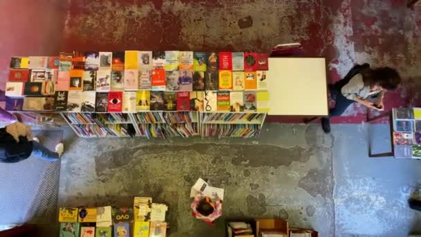 Διάσημο Βιβλιοπωλείο Στο Factory Κέντρο Τέχνης Λισαβόνα Πορτογαλία — Αρχείο Βίντεο