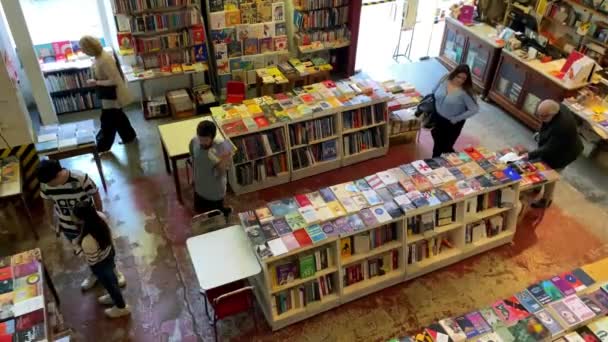 Известный Книжный Магазин Factory Арт Центр Лиссабон Португалия — стоковое видео