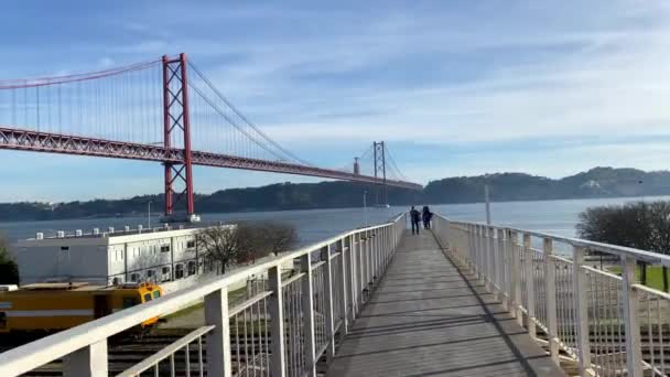 Puente Que Cruza Carretera Lisboa Portugal — Vídeos de Stock